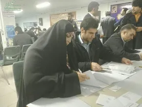 عکس/ روحانی در تله‌کابین توچال