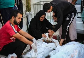 فیلم/ گریه‌های کودک فلسطینی به خاطر از دست دادن پاهایش در بمباران ارتش رژیم صهیونیستی در نوار غزه
