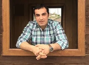 فیلم | دختر شهید شادمانی: پدرم در تعقیب و گریز اسرائیل در تهران به شهادت رسید