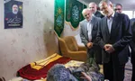 فیلم | تذکر رئیس‌جمهور به محافظش: بگذار عکس بگیره!
