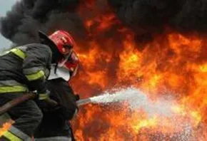 فیلم| آتش‌سوزی گسترده در تالار قصر پردیس بر اثر تصادف تریلی حامل تیرآهن