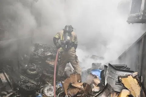 جزئیات حادثه آتش سوزی در خیابان ملت تهران