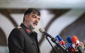 فیلم /لحظه بازداشت اراذل و اوباشی که در بیمارستانی در اصفهان اقدام به قمه کشی کرده بودند