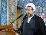 امام جمعه‌ای که با دخترش پشت تریبون نمازجمعه حاضر شد+ عکس