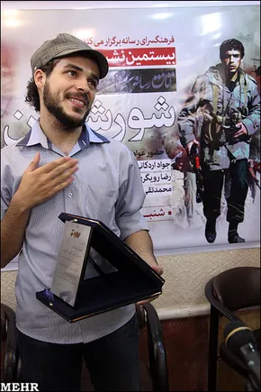 عکس/فوتبالی‌ها درآغوش نیکی کریمی!