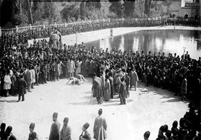 عکس/ خواجه قاجاری و کلاه عجیبش