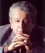ادامه درمان اکبر زنجانپور در منزل