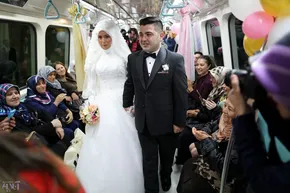 عکس/ پوشش و آرایش متفاوت عروسان یک جشن