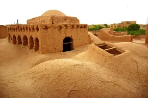 تصاویر / سنت گلاب گیری حرم رضوی در باغ دولت‌آباد