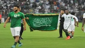 فیلم/متوقف کردن بازی به احترام اذان در لیگ فوتبال عربستان