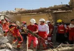 کودک آزاری رویِ سقف ماشینِ در حرکت+فیلم