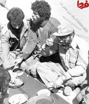 تصویر کمتر دیده شده از شهید چمران در کنار شهید صدر