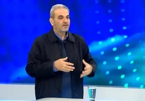 فیلم| انتقاد‌ تند جواد خیابانی درباره لباس پوشیدن رامین رضاییان 