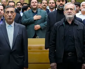 فیلم| بازدید رئیس جمهور از نمایشگاه وزارت دفاع