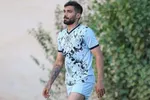 داد و فریاد ساپینتو: چرا بازیکن استقلال را بغل می‌کنی؟