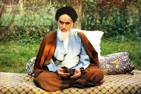 فیلم | اشک‌های رهبر انقلاب برای شعری درباره مکالمه بی‌سیمی شهیدان باکری و کاظمی
