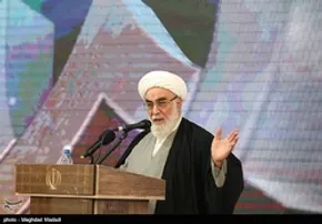 فیلم/ لحظه برق گرفتگی زن هندوستانی در خیابان