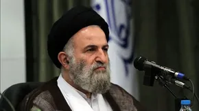 فیلم | نطق ایستاده رهبری در مراسم چهلم شهدای جنگ ۱۲ روزه