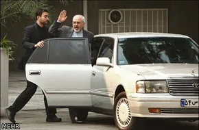 عکس/ ظریف، خادم افتخاری امام رضا(ع)