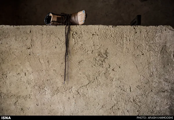 پای مصنوعی متعلق به گشین دختر ۱۰ ساله که پای چپش را حین بازی، ۲۶ مهر سال ۱۳۹۲ در پی انفجار مین از دست داده است. 