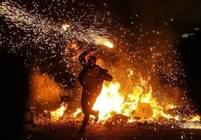فیلم | آوار ساختمان ۴ طبقه؛ اطلاعی از تعداد محبوسین زیر آوار نیست