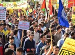ایران ۴۳ سال پیش آزاد شده و به اسارت در نمی‌آید/ دمیدن در آتش اغتشاش و ناامنی خدمت به آمریکاست/ هرگز گاو شیرده نخواهیم شد