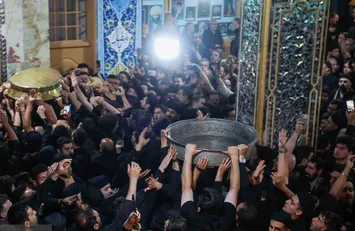 تصاویر| آئین سنتی «طشت گذاری» در مسجد جامع اردبیل