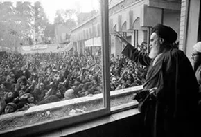 عکس/  ورود رهبر انقلاب به مراسم بزرگداشت ارتحال امام (ره)