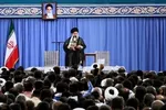 مصباحی‌مقدم :
نباید در چنین شرایطی زیر پای دولت را خالی کرد