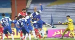 عکس یادگاری مارسکا و خانواده‌اش با جام قهرمانی