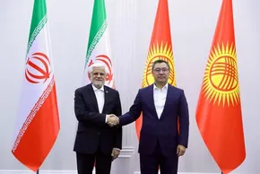 فیلم | قلعه‌نویی: من از خبرنگاران قرقیزستانی سوال می‌کنم. خواهش می‌کنم یکی از آنها سوال من را جواب بدهد.