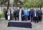 فیلم/ قاب‌های متفاوتی از اقامه نماز جماعت مغرب و عشاء به امامت حضرت آیت‌الله خامنه‌ای بعد از دیدار رمضانی مسئولان نظام