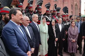 فیلم | غرس یک نهال توسط پزشکیان در کاخ نخست وزیری پاکستان