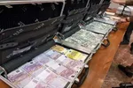 تصویری از ۷۰۰ سکه طلا که به شهردار لواسان رشوه دادند