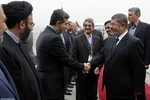 مصافحه احمدی نژادباخاتمی متفاوت است