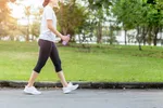 روزانه چقدر قدم بزنیم تا آلزایمر به تاخیر بیفتد؟