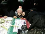 عکس/ وداع دختر ۲ساله شهید بهروز واحدی با پدرش