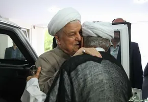 عکس یادگاری هاشمي با رزمندگان