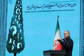 فیلم| حضور سرزده پزشکیان در آیین پایانی جشنواره فیلم فجر