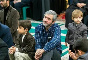 فیلم| حضور داماد رهبر شهید انقلاب در رواق دارالذکر