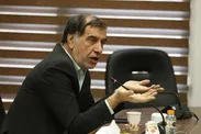 هشدار صریح باهنر به تریبون‌دارها: با شعار «اعدام باید گردد» پاشنه آشیل نظام را هدف نگیرید / تضعیف دیپلمات‌ها بازی در زمین دشمن است