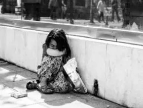 فیلم / درآمد هنگفت کودکان کار سر چهارراه‌های تهران؛ ۵۰ تا ۷۰ میلیون تومان